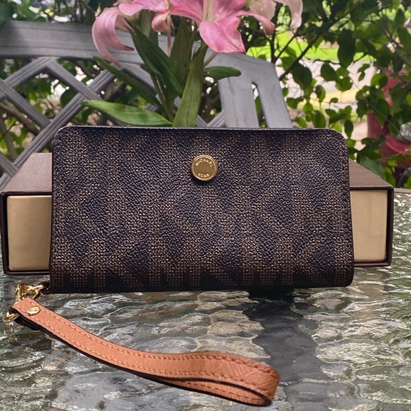 Michael Kors Handbags - Michael Kors Brown Fulton Wallet Wristlet